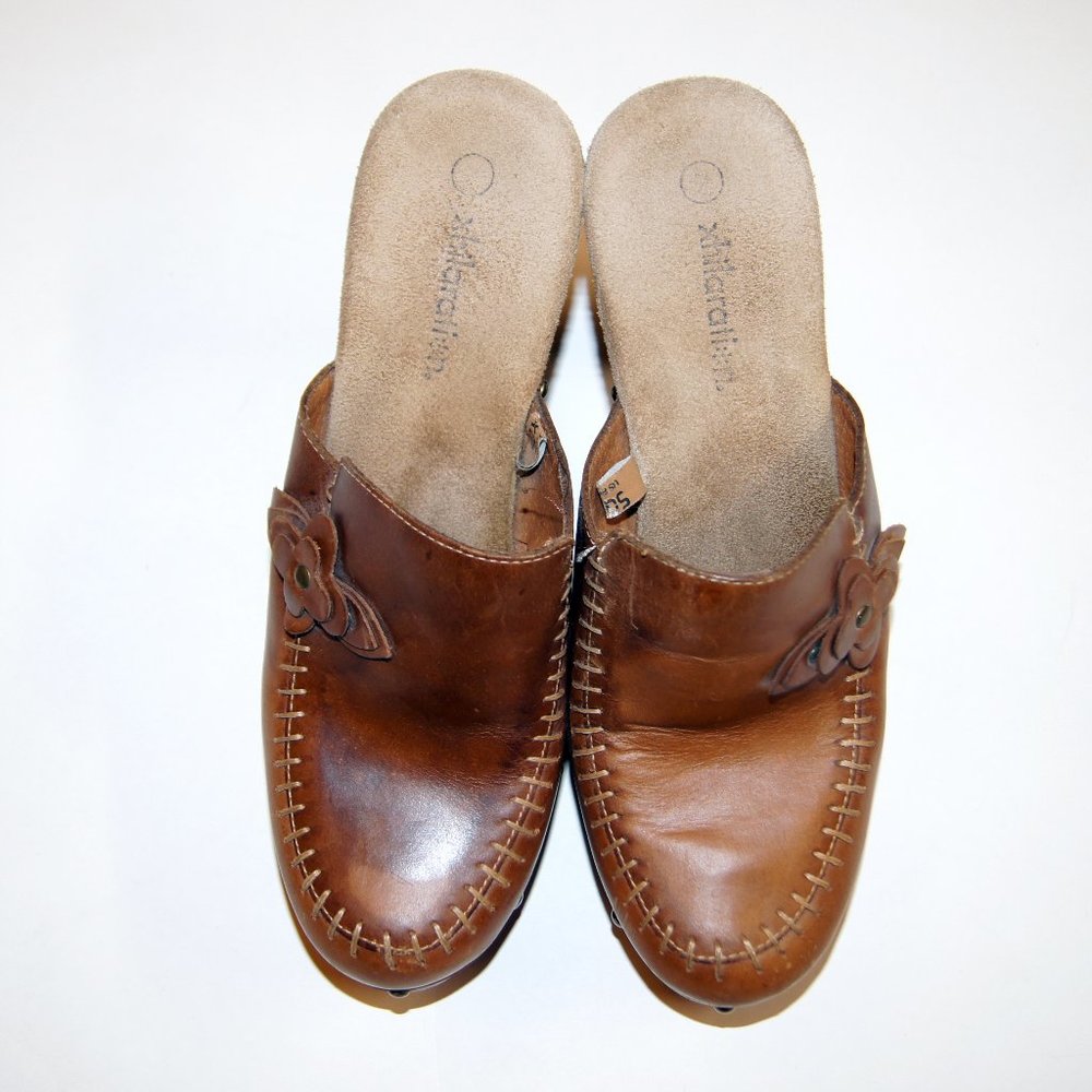 Xhilaration 4" heel clogs, size 7